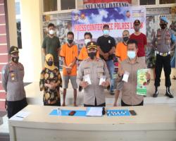 2 ( DUA ) ORANG PEMAKAI DAN SATU P