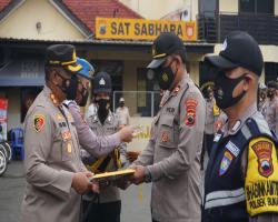 BERDEDIKASI TINGGI DALAM TUGAS, DE