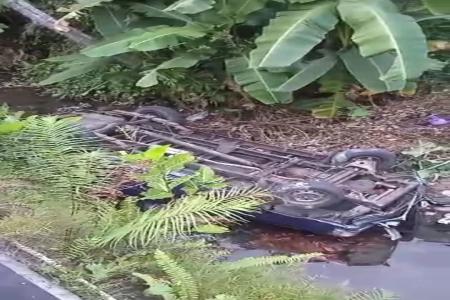 Mobil Masuk Sungai Di Babakan Karna Re