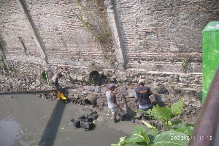 WARGA SOROTI PEMBANGUNAN DISEMPADA