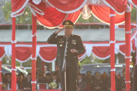 POLRES DEMAK PIMPIN UPACARA PENURU