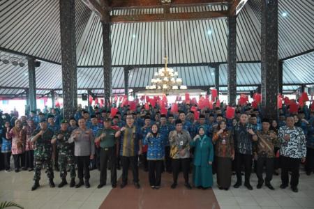 215 KADES TERIMA SK PERPANJANGAN M