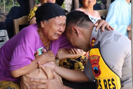 SALURKAN BANTUAN POLRES DEMAK PEDULI M