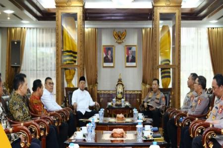 Kunjungi Kapolri Menteri Nusron Perkua