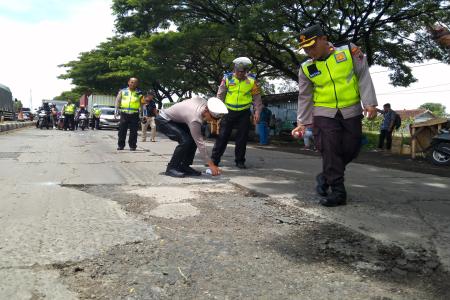 POLRES DEMAK TINDAK LANJUTI JALAN 