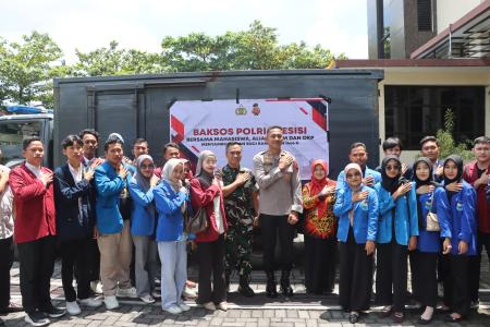 Jelang Ramadhan Ratusan Dus Sembako Di