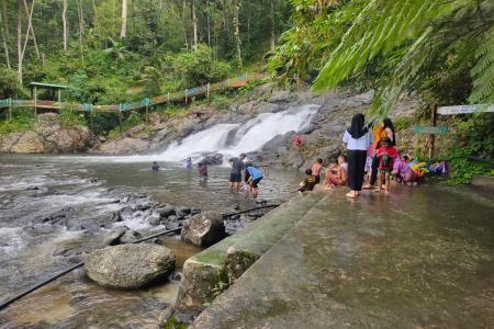 WISATA ALAM NEGERI 1000 CURUG TANA