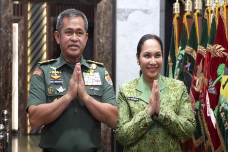 KASAD DAN KETUA UMUM PERSIT KCK : 