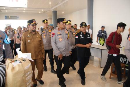 KAPOLDA JATIM TINJAU POSPAM OPERAS