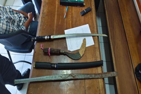 Remaja Bawa Sajam  Diduga Hendak Lakuk