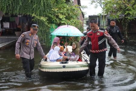 Polisi Giat Patroli Membantu Warga dan