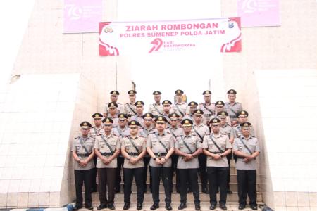 Peringati Hari Bhayangkara ke79 Kapolr