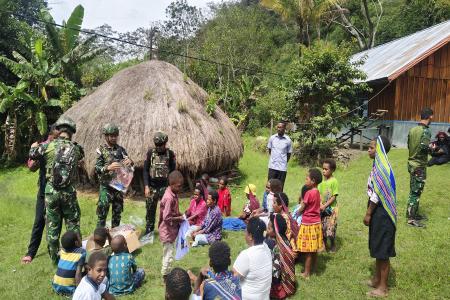 BERBAGI KASIH PENUH CINTA SATGAS 5