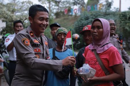 POLRES JEMBER TEBAR KEBAIKAN DI HA