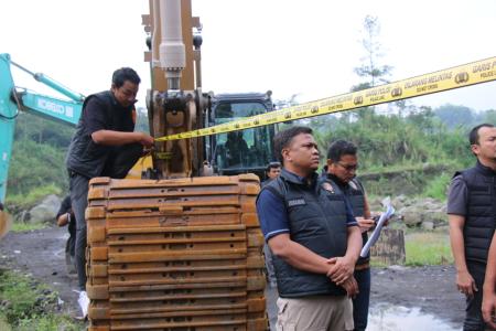 Bareskrim Polri Tindak Tambang Pasir I