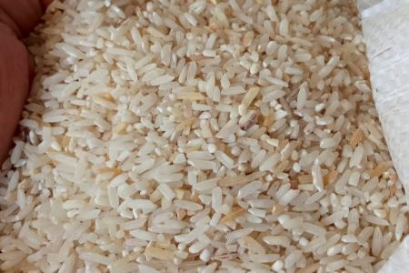 Duh Beras Bansos Bulog Berwarna Kuning