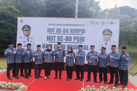 Upacara Bersama HUT PGRI Ke80 dan HUT 